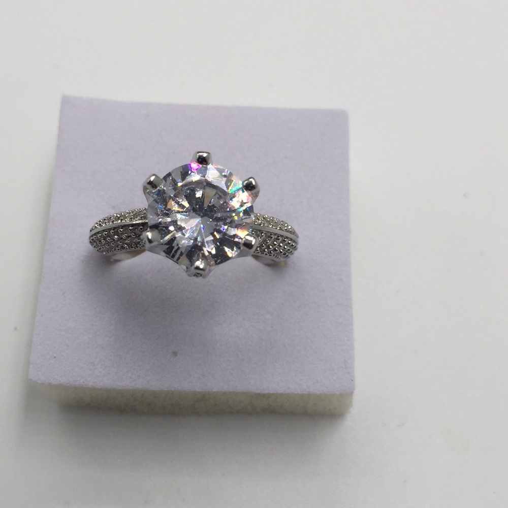 3 CARAT AAA CUBIC ZIRCONIA STAMPED925 Size 8 ring